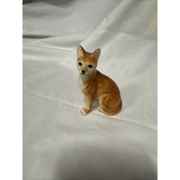 Vintage Golden Kitty Cat Porcelain Figurine Sitting  3" - Picture 1 of 7